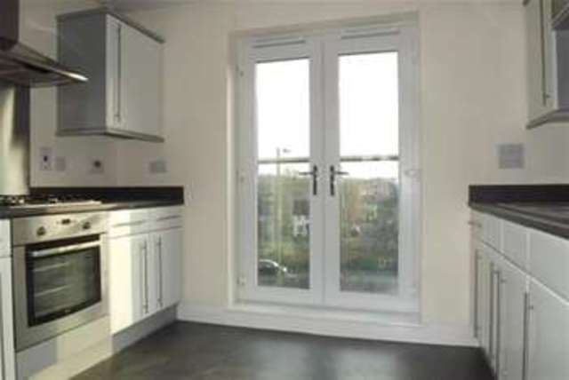  Image of 2 Bedroom Flat  To Rent at Basingstoke, RG21 6AE