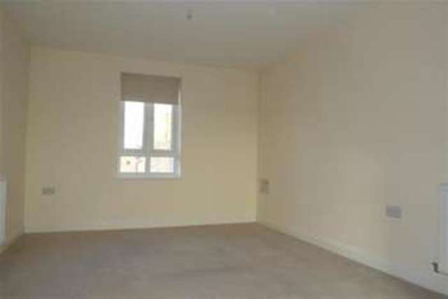  Image of 2 Bedroom Flat  To Rent at Basingstoke, RG21 6AE