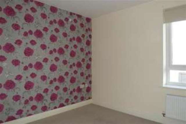  Image of 2 Bedroom Flat  To Rent at Basingstoke, RG21 6AE