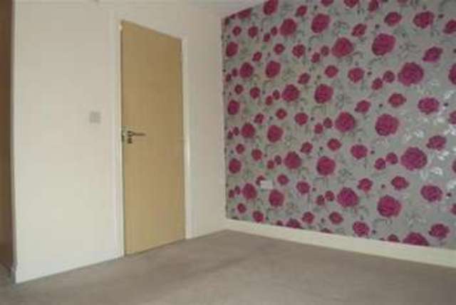  Image of 2 Bedroom Flat  To Rent at Basingstoke, RG21 6AE
