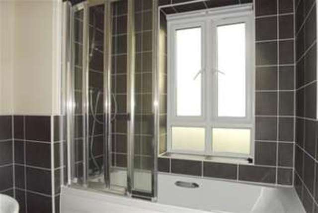  Image of 2 Bedroom Flat  To Rent at Basingstoke, RG21 6AE