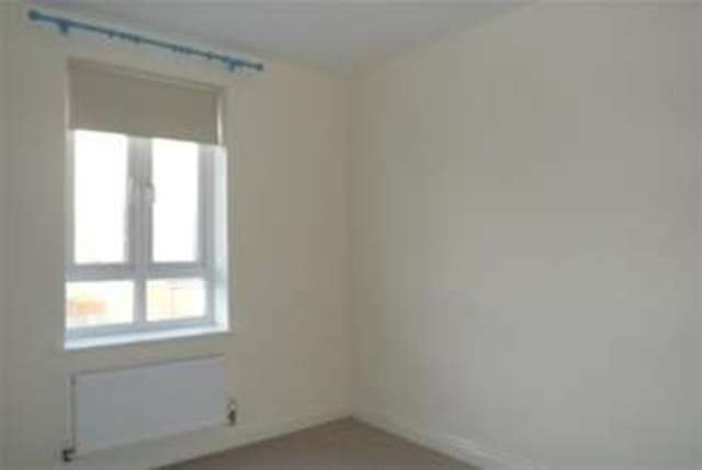  Image of 2 Bedroom Flat  To Rent at Basingstoke, RG21 6AE
