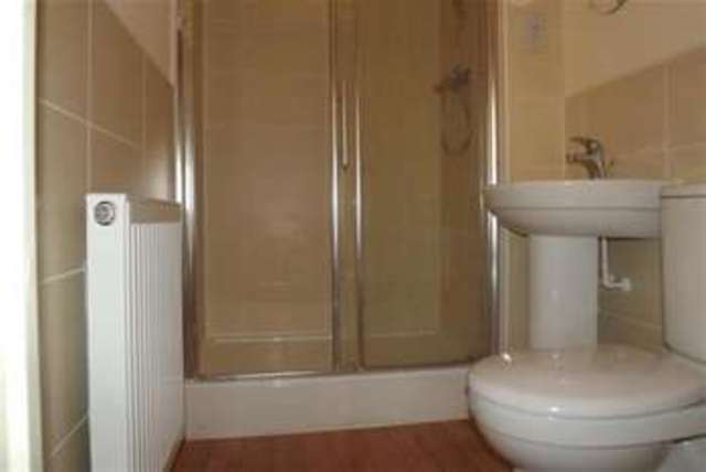  Image of 2 Bedroom Flat  To Rent at Basingstoke, RG21 6AE