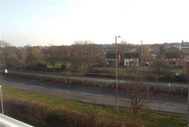  Image of 2 Bedroom Flat  To Rent at Basingstoke, RG21 6AE