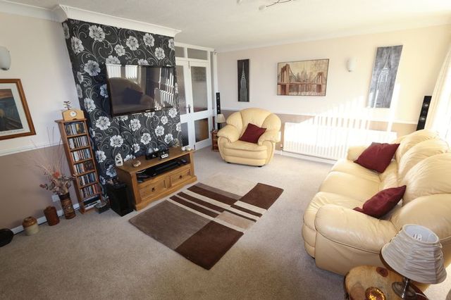  Image of 3 Bedroom Semi-Detached  For Sale at Sonning Way Glen Parva Leicester, LE2 9RU