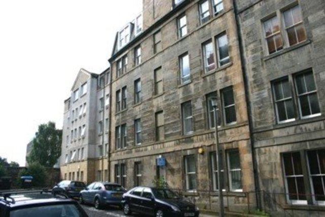  Image of 3 Bedroom Flat  To Rent at Newington Edinburgh Edinburgh, EH8 9QF