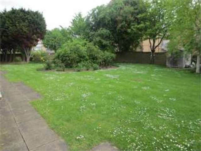  Image of 2 Bedroom Apartment  For Sale at Southchurch Avenue Southend on sea Southend-on-Sea, SS1 2RQ