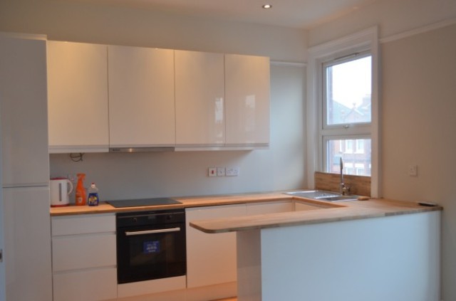  Image of 2 Bedroom Flat  To Rent at Spencer Road  Harrow, HA3 7AR