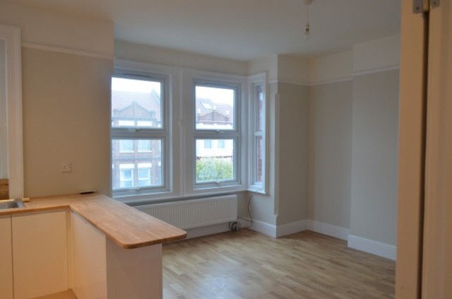  Image of 2 Bedroom Flat  To Rent at Spencer Road  Harrow, HA3 7AR