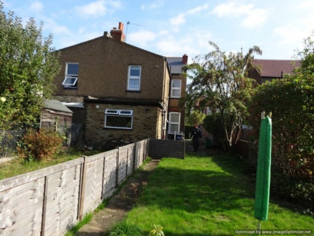  Image of 2 Bedroom Flat  To Rent at Spencer Road  Harrow, HA3 7AR