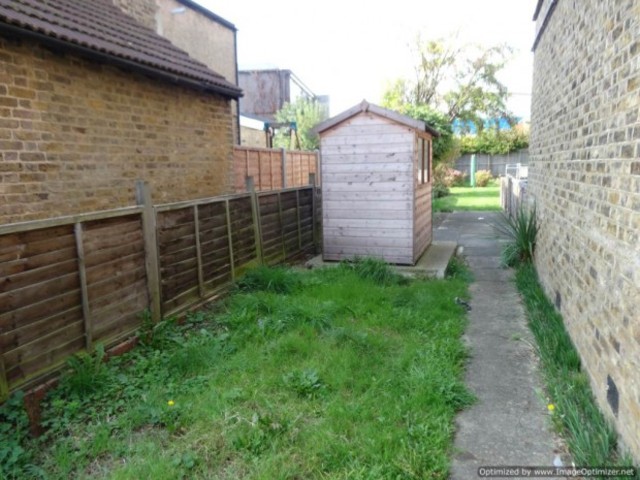  Image of 2 Bedroom Flat  To Rent at Spencer Road  Harrow, HA3 7AR
