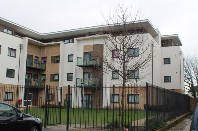  Image of 1 Bedroom Flat Share  To Rent at Spring Gardens  Rush Green, RM7 9BN