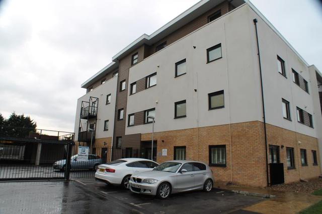  Image of 1 Bedroom Flat Share  To Rent at Spring Gardens  Rush Green, RM7 9BN