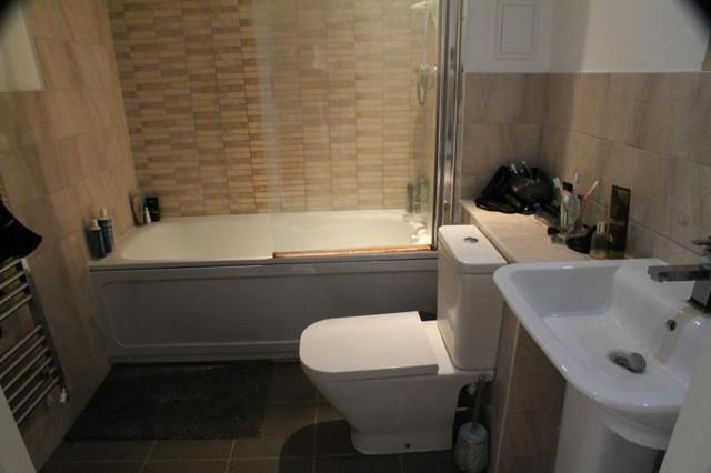  Image of 1 Bedroom Flat Share  To Rent at Spring Gardens  Rush Green, RM7 9BN