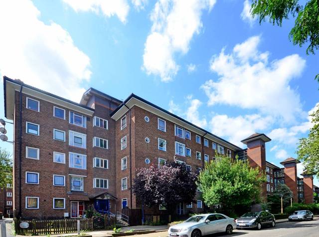  Image of 2 Bedroom Flat  For Sale at Springfield  Upper Clapton, E5 9DX