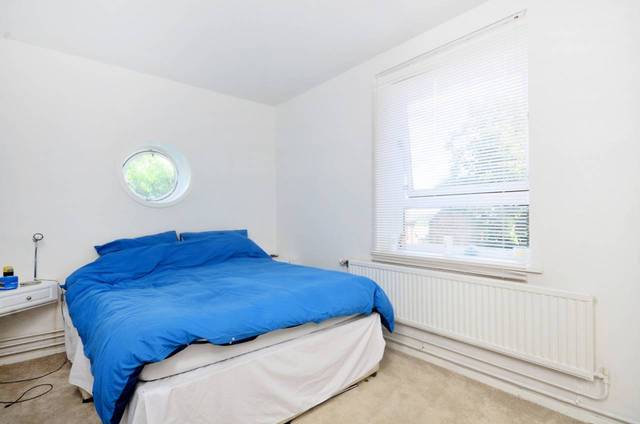  Image of 2 Bedroom Flat  For Sale at Springfield  Upper Clapton, E5 9DX
