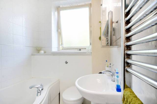  Image of 2 Bedroom Flat  For Sale at Springfield  Upper Clapton, E5 9DX