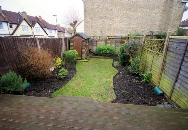  Image of 1 Bedroom Flat  To Rent at London, N3 2AA