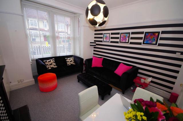  Image of 1 Bedroom Flat  To Rent at London, N3 2AA