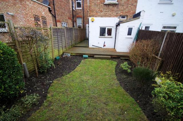  Image of 1 Bedroom Flat  To Rent at London, N3 2AA