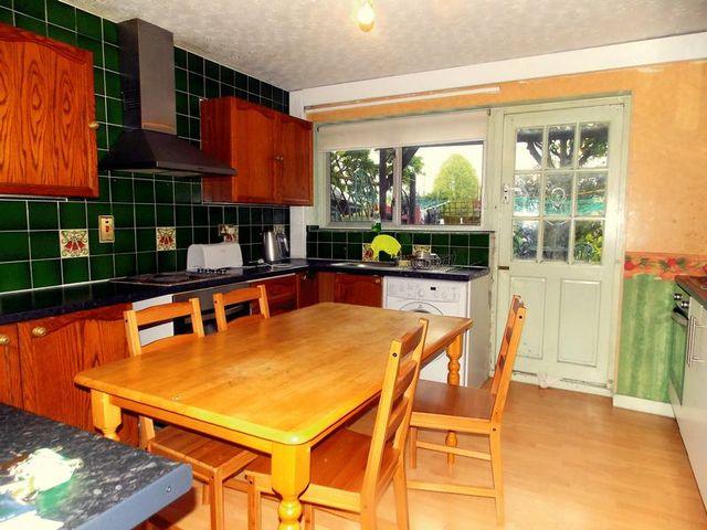  Image of 1 Bedroom Property  To Rent at St Clement Close  Uxbridge, UB8 3SS