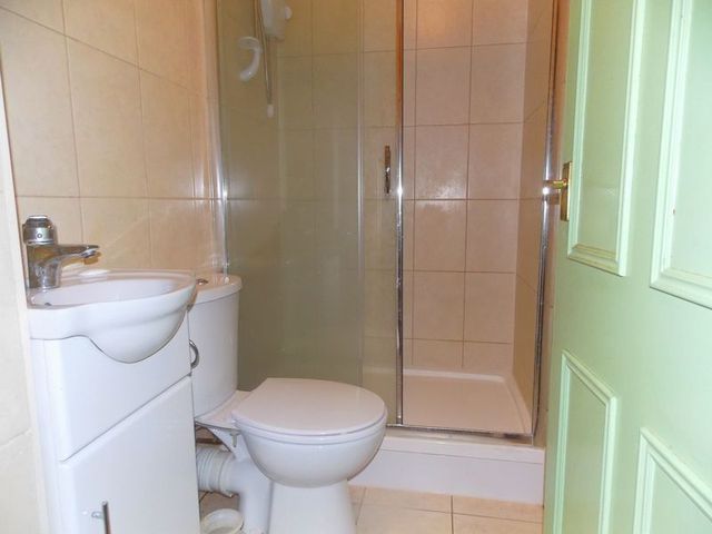  Image of 1 Bedroom Property  To Rent at St Clement Close  Uxbridge, UB8 3SS