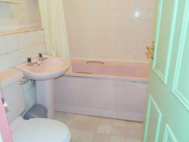  Image of 1 Bedroom Property  To Rent at St Clement Close  Uxbridge, UB8 3SS