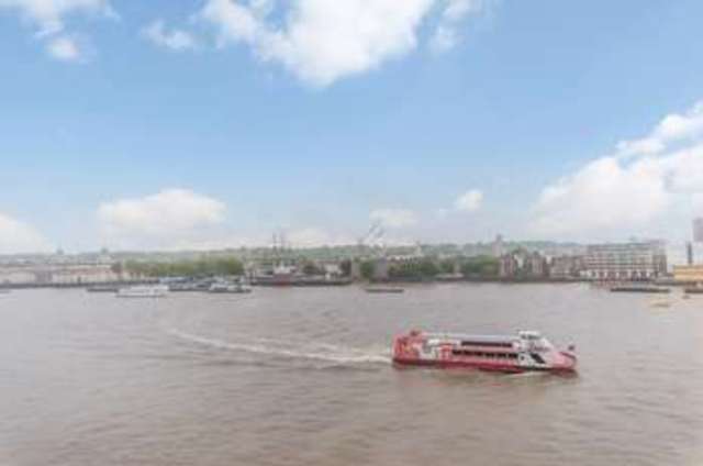  Image of 3 Bedroom Flat  For Sale at Canary Wharf, E14 3WA