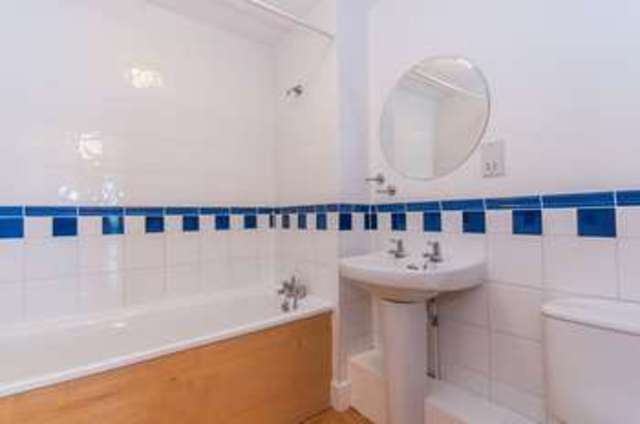  Image of 3 Bedroom Flat  For Sale at Canary Wharf, E14 3WA