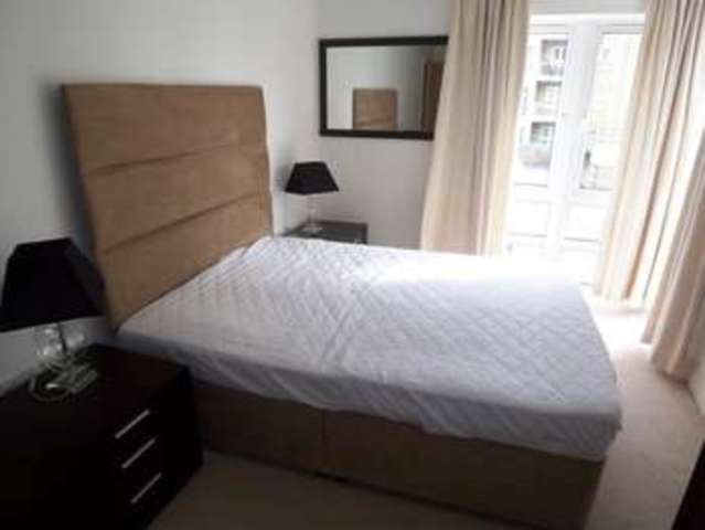  Image of 3 Bedroom Flat  For Sale at Docklands, E14 3WG