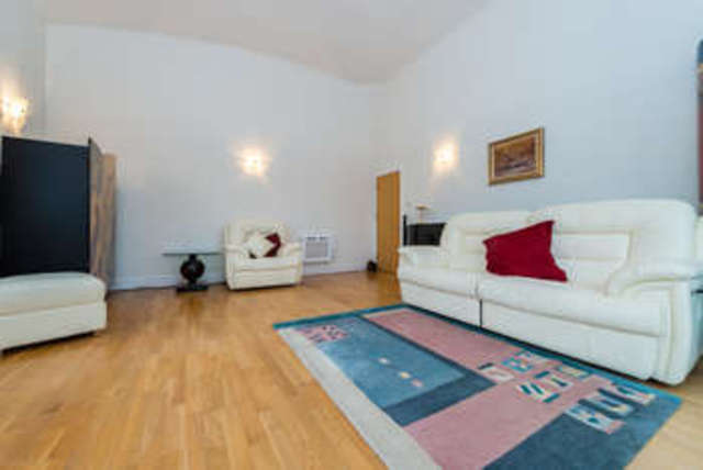  Image of 3 Bedroom Flat  For Sale at Docklands, E14 3WB
