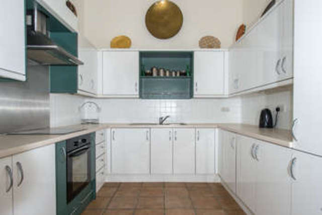  Image of 3 Bedroom Flat  For Sale at Docklands, E14 3WB