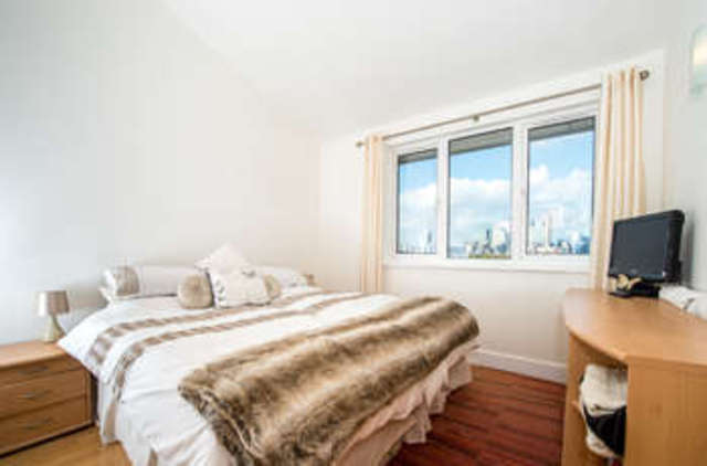  Image of 3 Bedroom Flat  For Sale at Docklands, E14 3WB