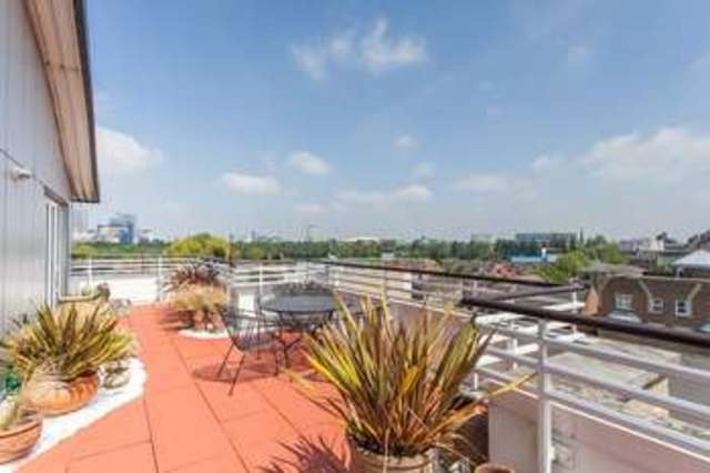  Image of 3 Bedroom Flat  For Sale at Docklands, E14 3WB