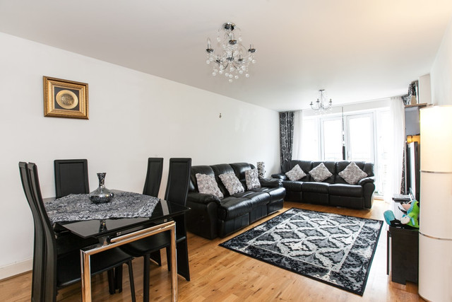  Image of 2 Bedroom Flat  For Sale at Docklands, E14 3WD