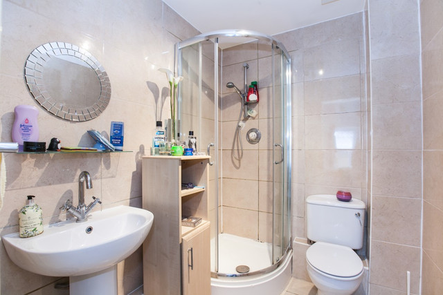  Image of 2 Bedroom Flat  For Sale at Docklands, E14 3WD