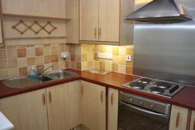  Image of 2 Bedroom Flat  To Rent at Docklands, E14 3WQ