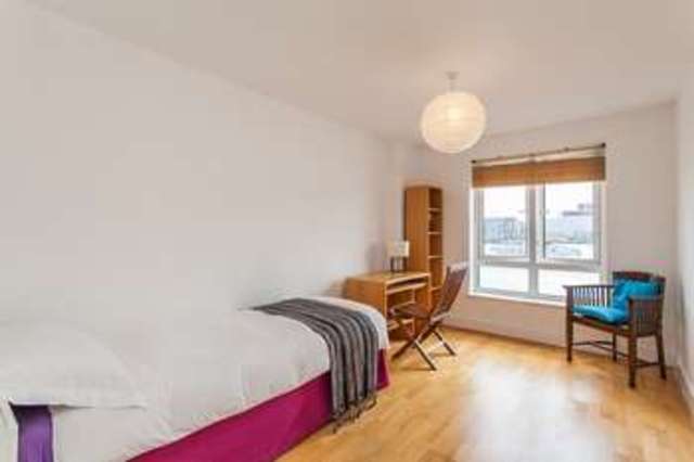  Image of 2 Bedroom Flat  For Sale at London, E14 3WE