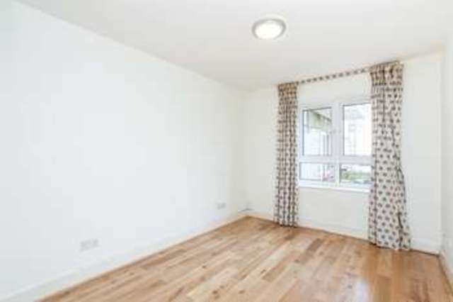  Image of 1 Bedroom Flat  For Sale at London, E14 3WB