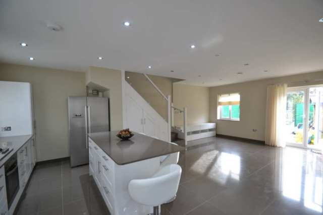  Image of 2 Bedroom Detached  To Rent at Hammersmith W6 London, W6 9BD