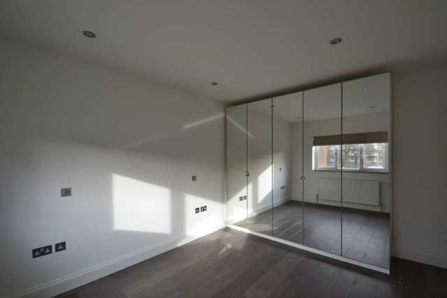  Image of 2 Bedroom Detached  To Rent at Hammersmith W6 London, W6 9BD