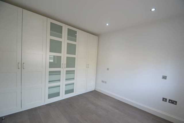  Image of 2 Bedroom Detached  To Rent at Hammersmith W6 London, W6 9BD