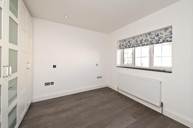  Image of 2 Bedroom Detached  To Rent at Hammersmith W6 London, W6 9BD