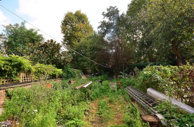  Image of 4 Bedroom Detached  For Sale at St Philips Road  London Fields, E8 3BP