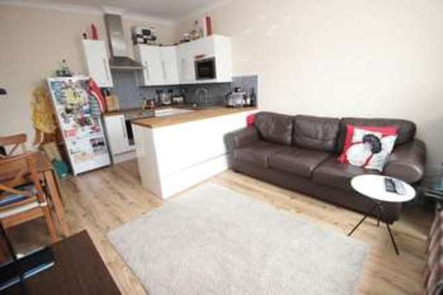  Image of 2 Bedroom Flat  To Rent at St Stephens Gardens  London, W2 5QU