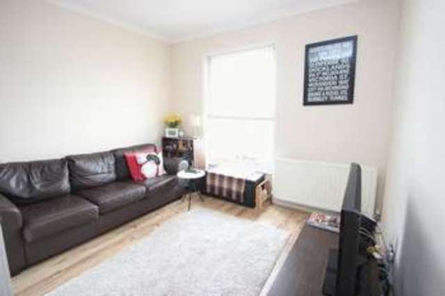  Image of 2 Bedroom Flat  To Rent at St Stephens Gardens  London, W2 5QU