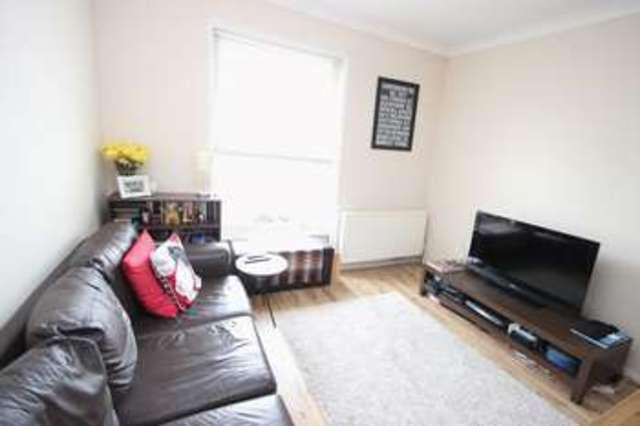  Image of 2 Bedroom Flat  To Rent at St Stephens Gardens  London, W2 5QU