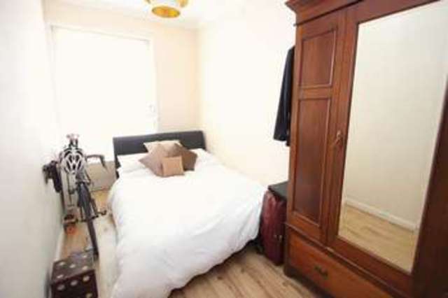  Image of 2 Bedroom Flat  To Rent at St Stephens Gardens  London, W2 5QU