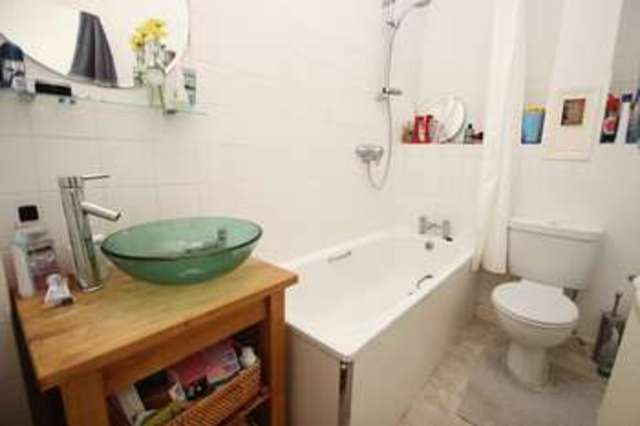  Image of 2 Bedroom Flat  To Rent at St Stephens Gardens  London, W2 5QU