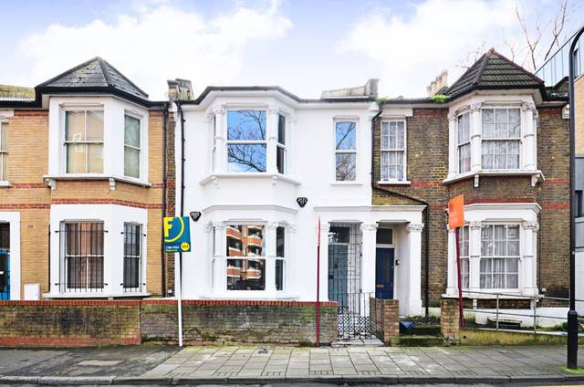  Image of 2 Bedroom Flat  For Sale at St Thomas Square  Hackney, E9 7PN